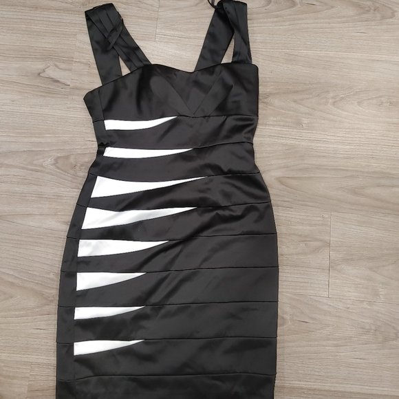 Le Chateau new without tags size medium black satin dress - Picture 1 of 3